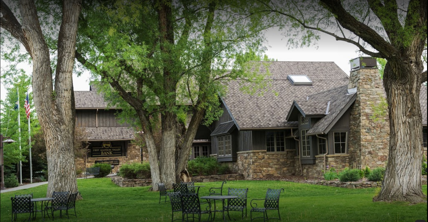 Stone and wood building featured in MDM Construction’s existing project portfolio